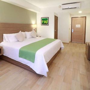 Zimmer mit Kingsize-Bett